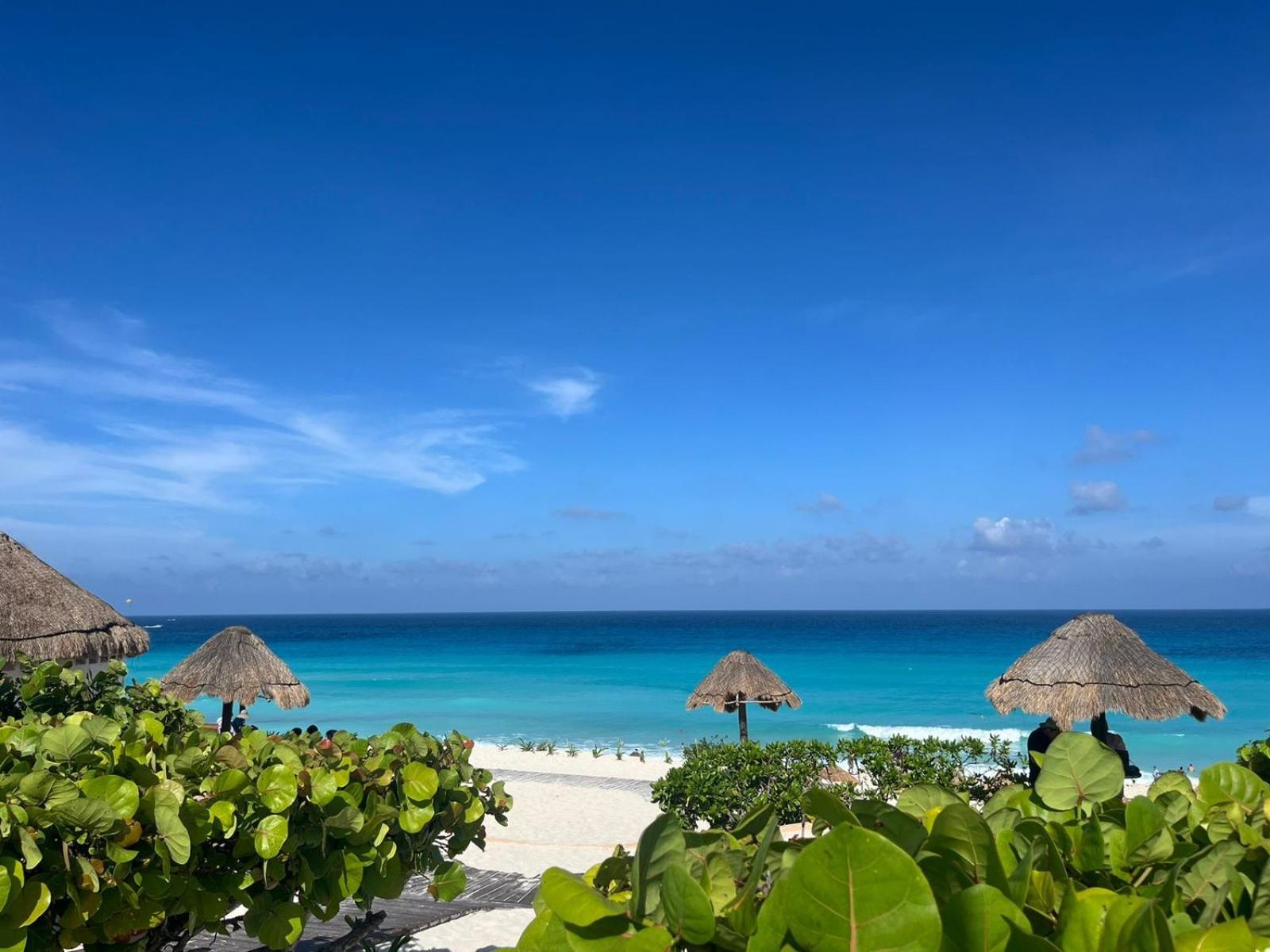 Astoria Gated Condos Cancun Exterior photo