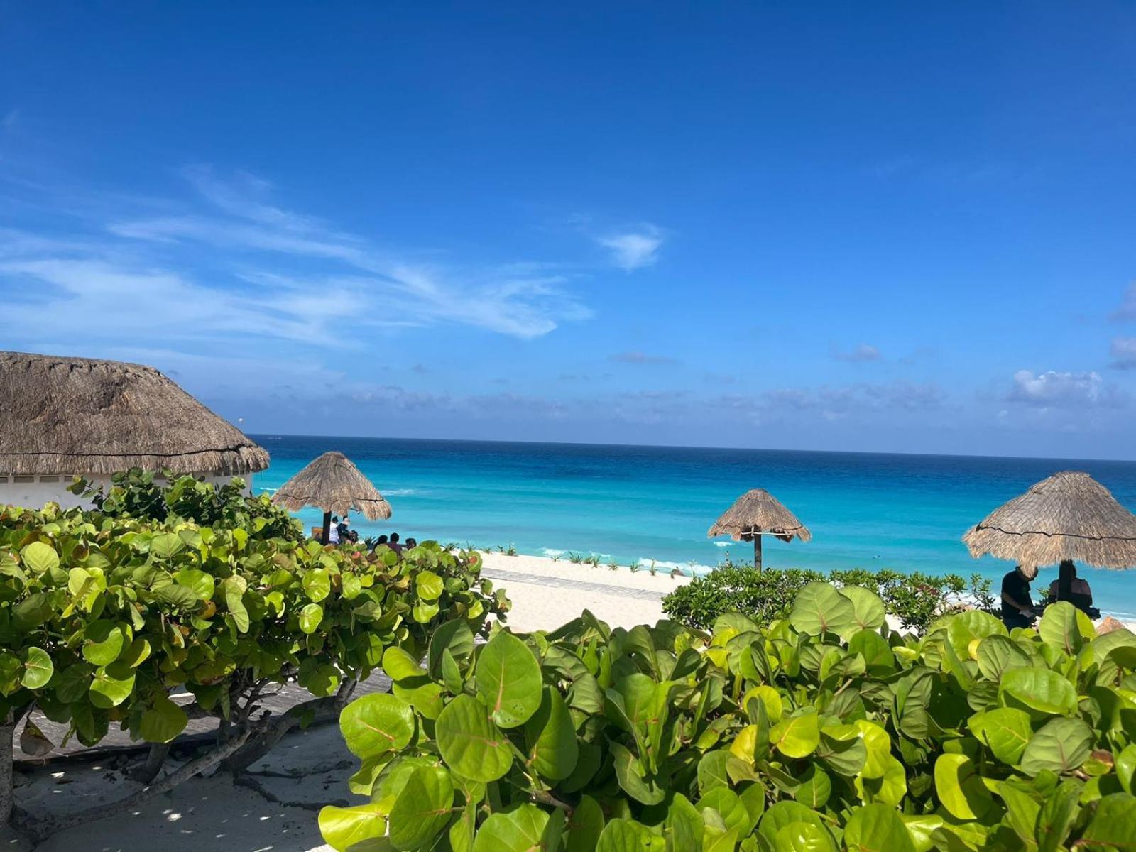 Astoria Gated Condos Cancun Exterior photo